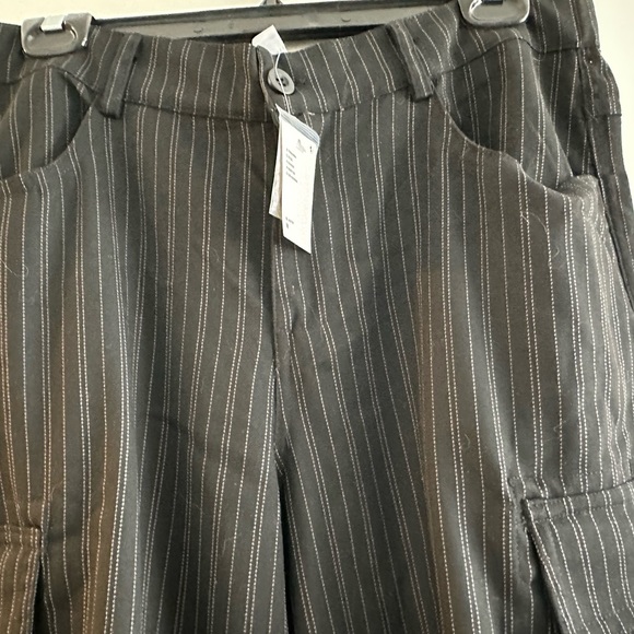 Urban Outfitters trousers—chic - Picture 2 of 3